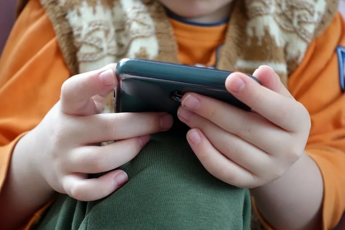 Videohry překvapivě trénují mozek dětí. Scrollování sítí ho naopak ničí